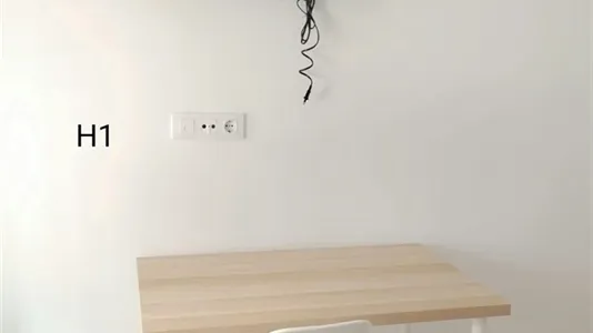 Rooms in Oviedo - photo 4