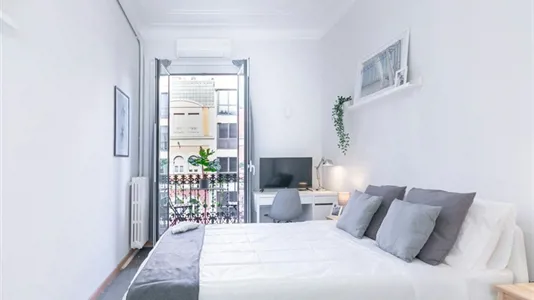 Rooms in Barcelona Eixample - photo 2