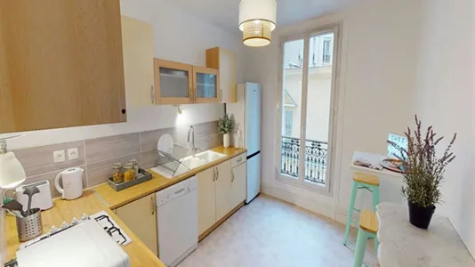 Rooms in Paris 8ème arrondissement - photo 9