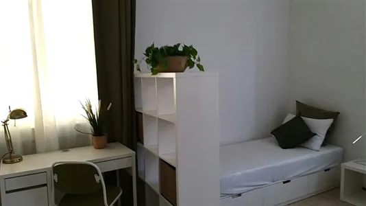 Rooms in Milano Zona 8 - Fiera, Gallaratese, Quarto Oggiaro - photo 2