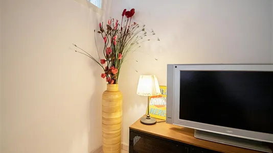 Apartments in Barcelona Ciutat Vella - photo 4