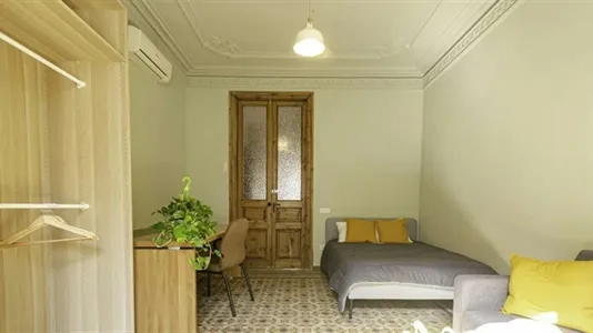 Rooms in Barcelona Eixample - photo 5