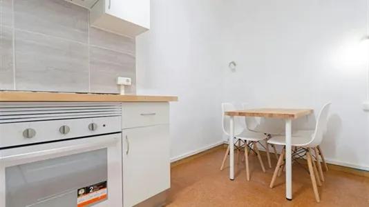 Rooms in Barcelona Eixample - photo 10
