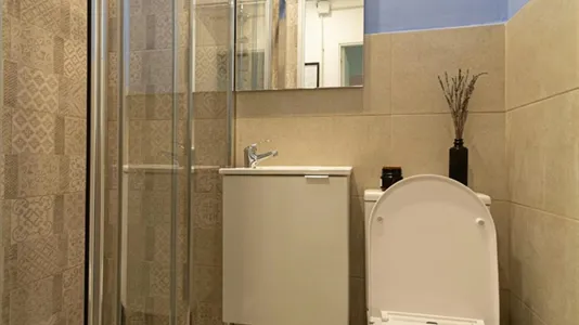 Rooms in Barcelona Ciutat Vella - photo 8