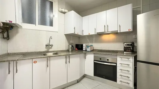 Rooms in Barcelona Ciutat Vella - photo 10