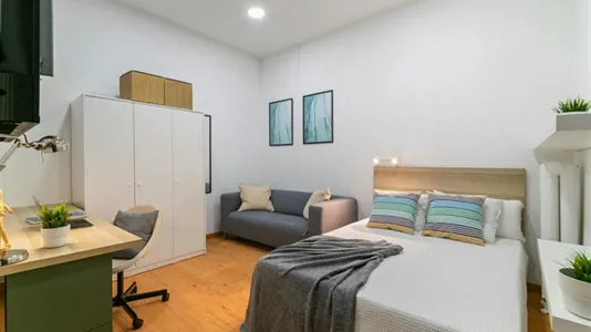 Rooms in Barcelona Ciutat Vella - photo 3