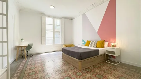 Rooms in Barcelona Ciutat Vella - photo 5