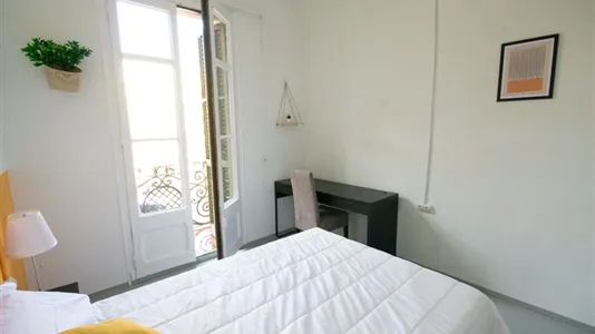 Rooms in Barcelona Eixample - photo 4