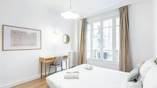 Apartments in Paris 16ème arrondissement (South) - photo 5