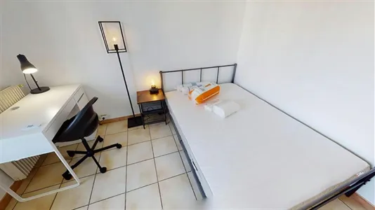 Rooms in Grenoble - photo 2