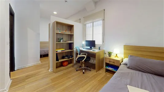 Rooms in Málaga - photo 1