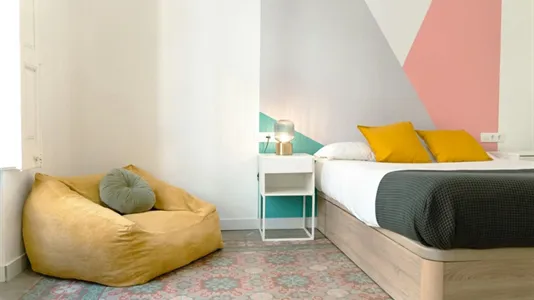 Rooms in Barcelona Ciutat Vella - photo 3