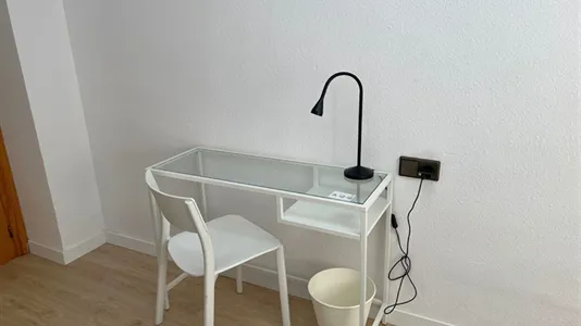 Rooms in el Camí de Vera - photo 4