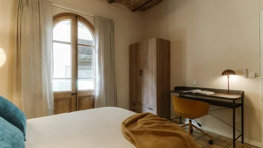 Rooms in Barcelona Ciutat Vella - photo 5