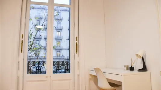 Rooms in Barcelona Eixample - photo 5