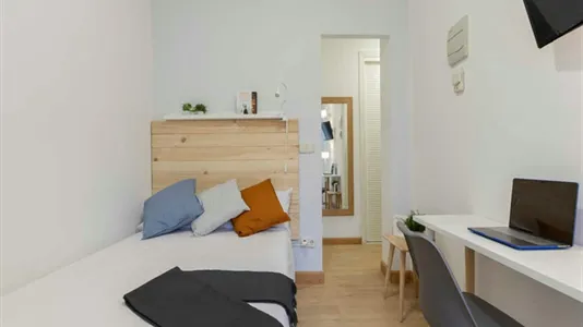 Rooms in Madrid Centro - photo 2