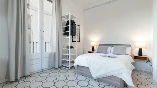 Rooms in Barcelona Ciutat Vella - photo 2