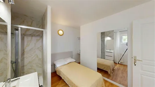 Rooms in Saint-Julien-en-Genevois - photo 4