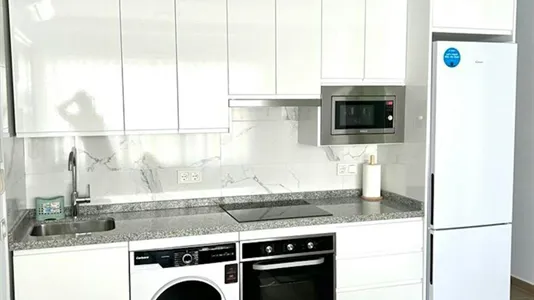 Rooms in Málaga - photo 9