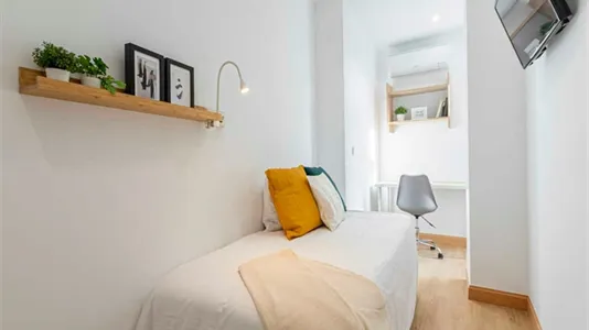 Rooms in Madrid Centro - photo 9