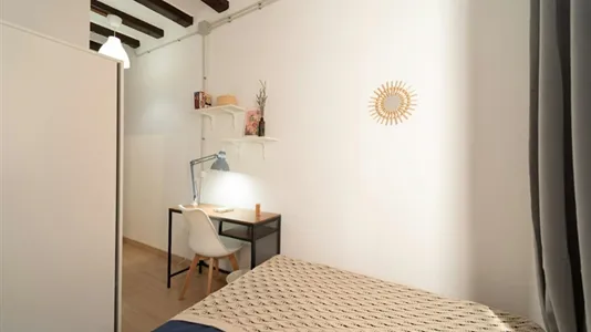 Rooms in Barcelona Ciutat Vella - photo 3
