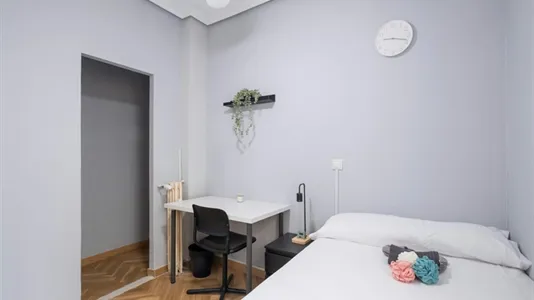 Rooms in Madrid Retiro - photo 3