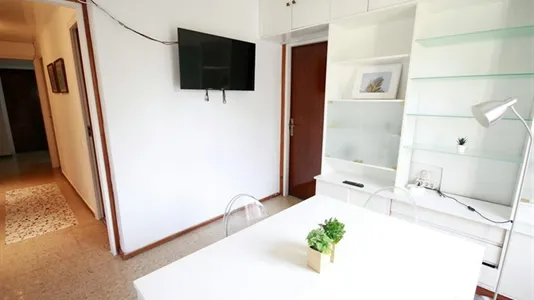 Rooms in Barcelona Eixample - photo 10