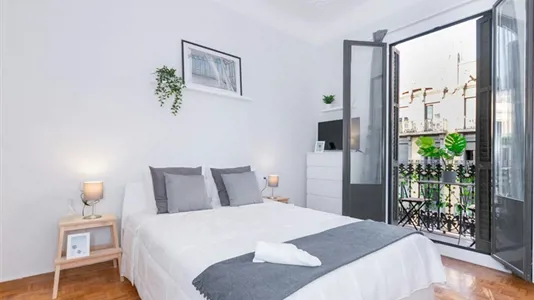 Rooms in Barcelona Eixample - photo 2