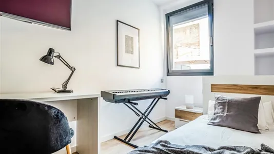 Rooms in Barcelona Sants-Montjuïc - photo 4