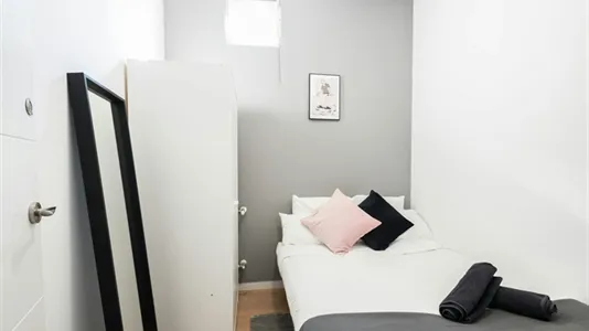 Rooms in Madrid Centro - photo 9