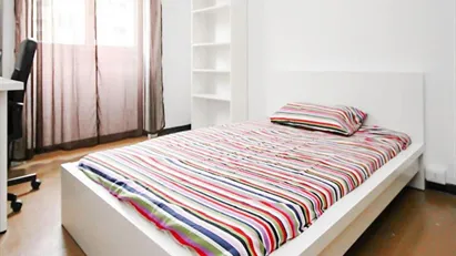 Room for rent in Milano Zona 6 - Barona, Lorenteggio, Milan