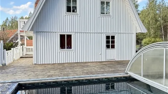 Houses in Södertälje - photo 4