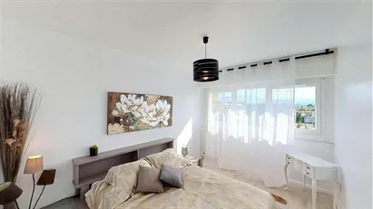Room for rent in Saint-Julien-en-Genevois, Auvergne-Rhône-Alpes