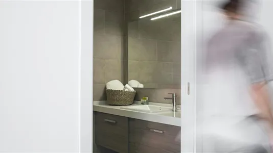 Rooms in Barcelona Ciutat Vella - photo 10