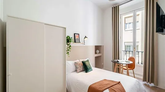 Rooms in Madrid Centro - photo 8