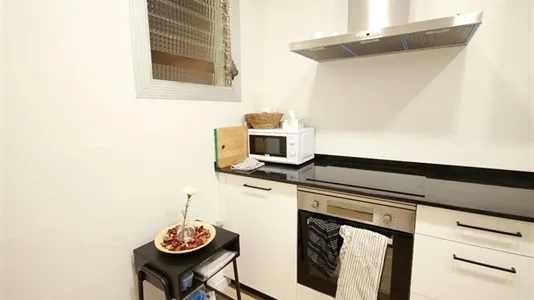 Rooms in Barcelona Eixample - photo 8