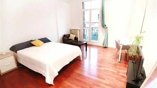 Rooms in Barcelona Eixample - photo 2