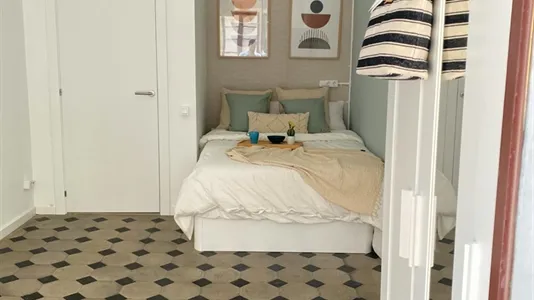 Rooms in Barcelona Ciutat Vella - photo 7