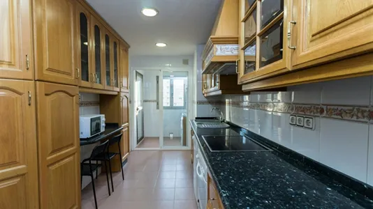 Rooms in Málaga - photo 7