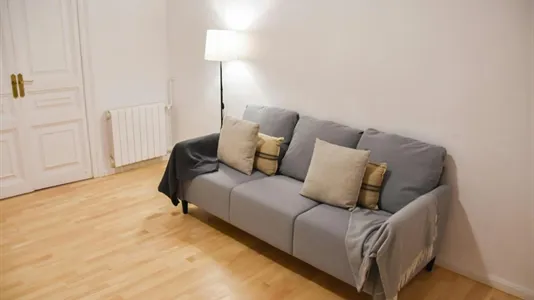 Rooms in Barcelona Eixample - photo 10