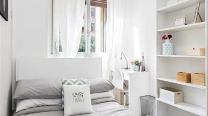 Room for rent in Milano Zona 6 - Barona, Lorenteggio, Milan