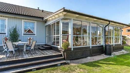 Houses in Eskilstuna - photo 2