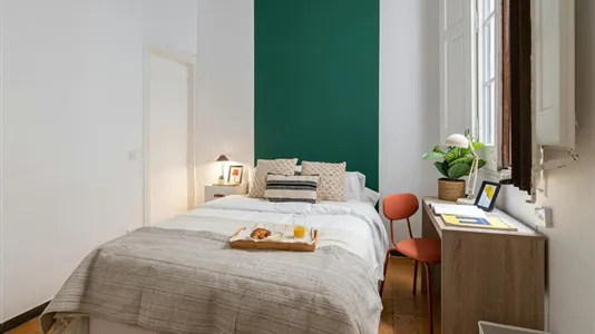 Rooms in Barcelona Ciutat Vella - photo 4