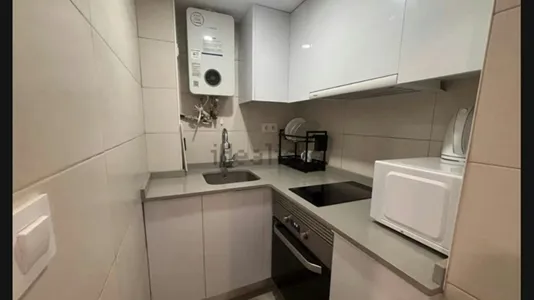 Houses in Badalona - photo 9