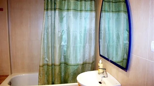 Rooms in Barcelona Ciutat Vella - photo 10