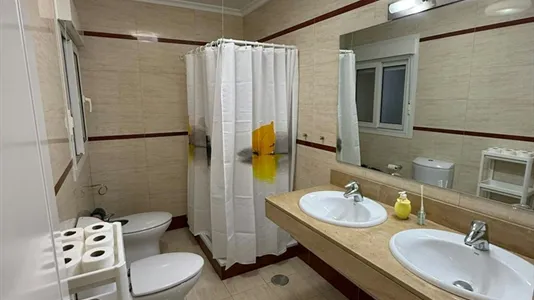 Rooms in Almería - photo 4