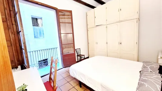 Rooms in Barcelona Ciutat Vella - photo 6