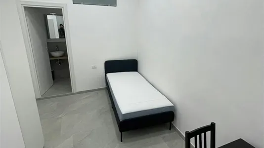 Rooms in Napoli Municipalità 3 - photo 3