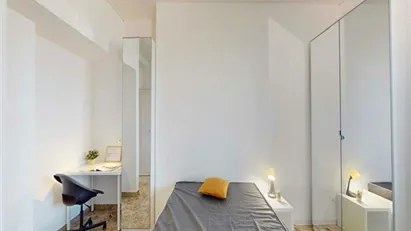 Room for rent in Milano Zona 4 - Vittoria, Forlanini, Milan