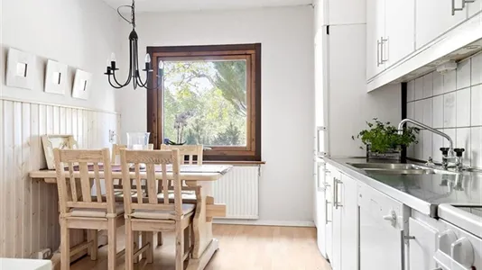 Houses in Trollhättan - photo 4